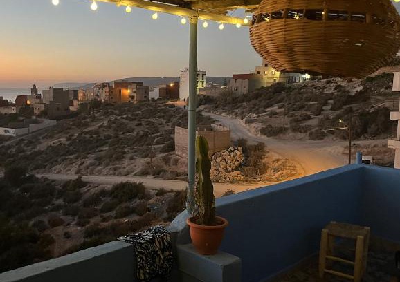 Tamrhakht Cama Y Desayuno | Let Us Surf