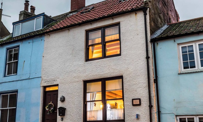 Staithes Casa | LetAway - Captain Cook's Cottage, Staithes