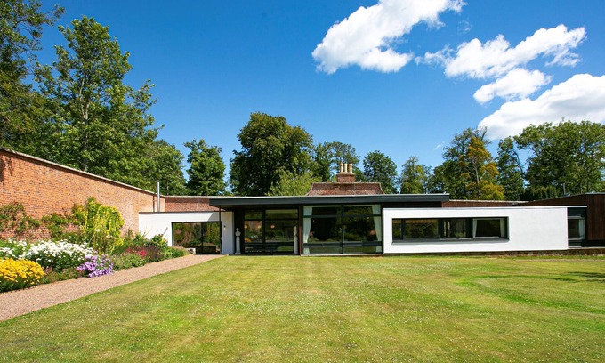 North Berwick Casa | Leuchie Walled Garden Luxury mid-Century holiday home that sleeps 12,