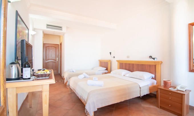 Sveti Stefan Hotel | Levantin Inn 13 Room N9
