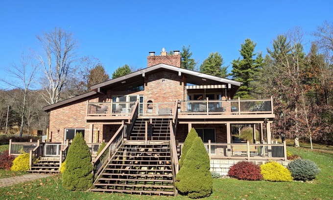 Paradise Point Casa | Level lakefront, family-friendly, hot tub, low fees, private dock