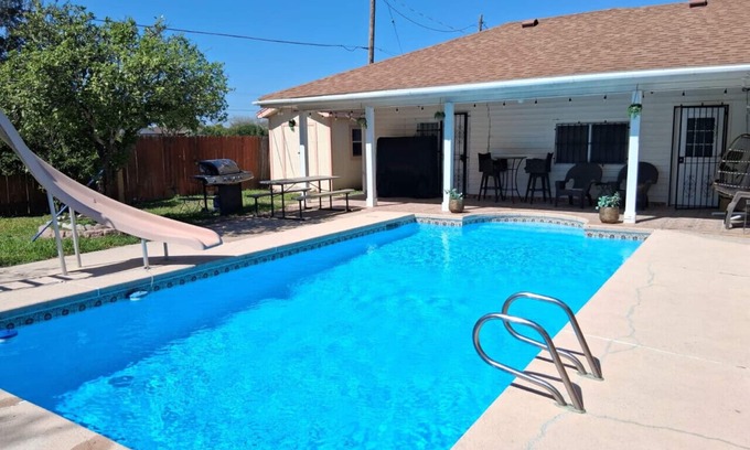 McAllen Casa | Level up lounge home. Great family retreat!