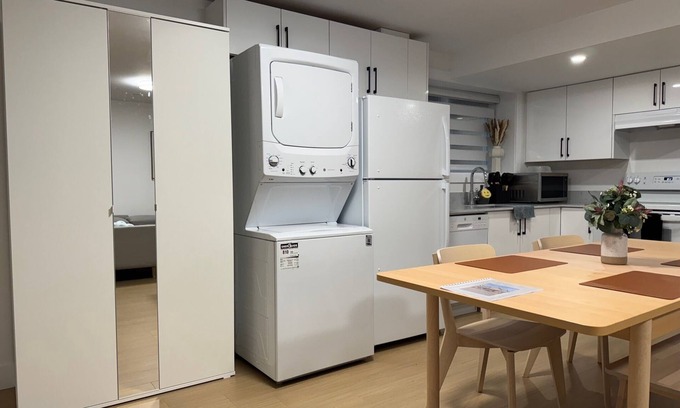 Willoughby Apartamento | Levida Living - Cozy 2 Bedroom Suite at the Heart of Langley