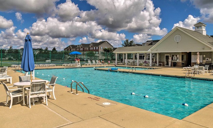 Villages of Five Points Condominio | Lewes Condo w/ Pool Access: 3 Mi to the Beach!