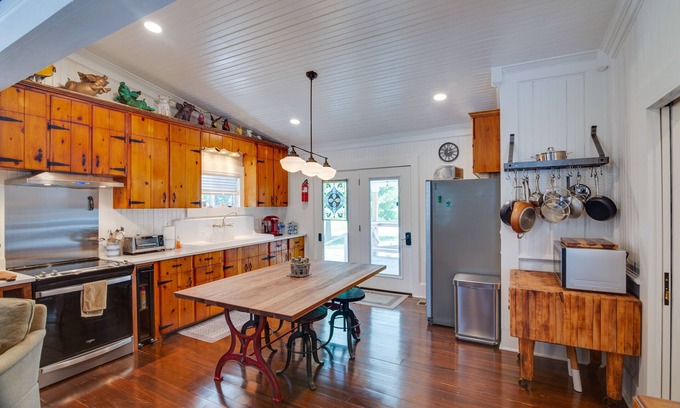 Lewisburg Cabaña | Lewisburg Home w/ City Park Views: Near Downtown!
