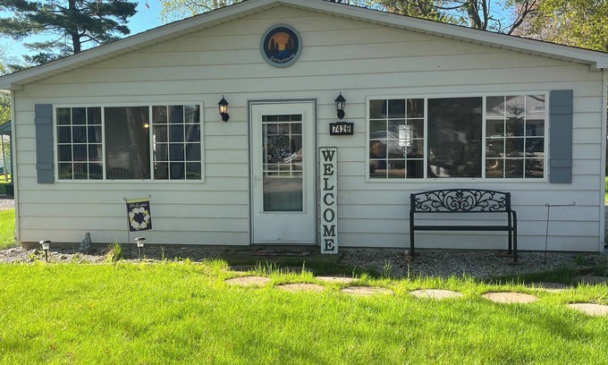 Lexington Casa | Lexington Cottage with Beach Access Sleeps 6-8