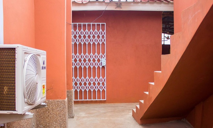 Nungua Central Cabina | Lexis Lodge