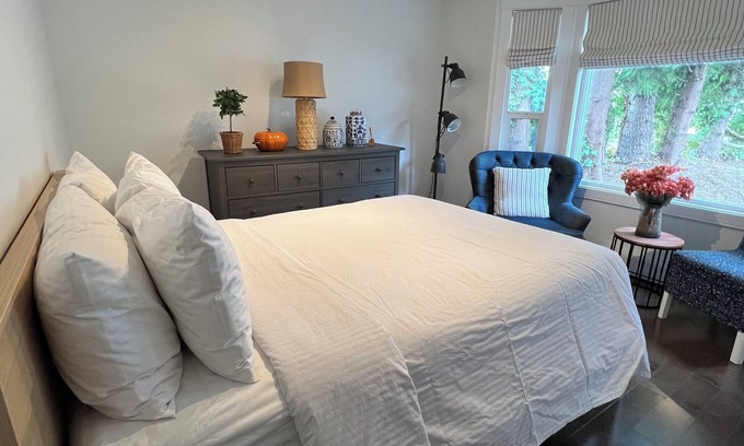 Regional District of Nanaimo Casa | LF Guesthouse - Calm Mornings, Cozy Nights!