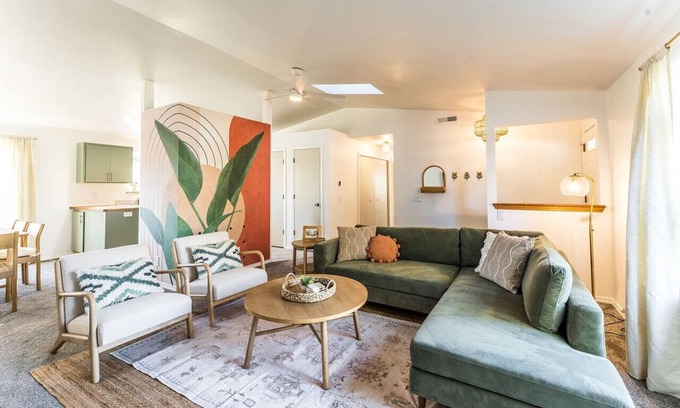 Orchard District Casa | Lg Fenced Yard I KING I Family Friendly I Midtown