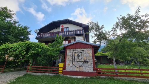 Donji Lapac Casa | Ličke Noći