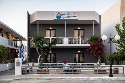 Kato Stalos Apartamento | Lia Beachfront Apartments