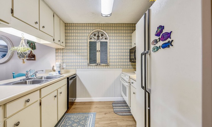 Bel Air Condominio | Liberty Beach by Book That Condo