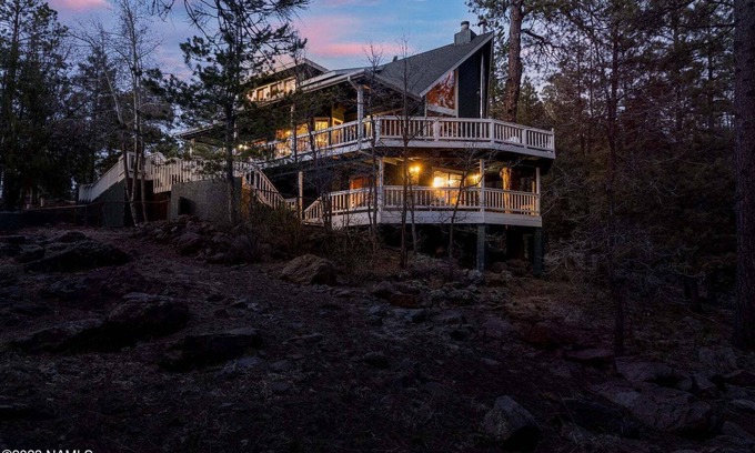 Munds Park Casa | Lichen Lodge - Large Cabin Retreat in the Cool Pines