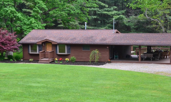 Gaines Casa | Lick Run Lodge - Riverside Retreat: Perfect Getaway for Outdoor Enthusiasts!