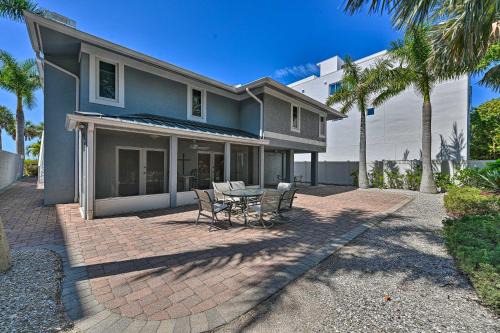 Sarasota Apartamento | Lido Key Hideout with Patio and Yard and Walk to Beach!
