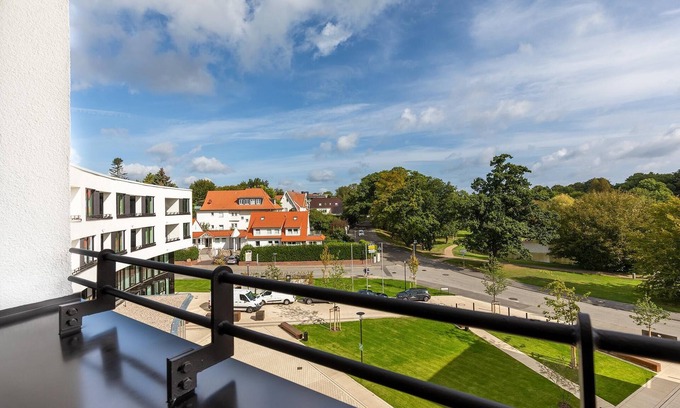 Alt-Travemunde/Ronnau Apartamento | Liebevoll Eingerichtetes Apartment in Ostseenähe mit Loggia und Tollem Parkblick
