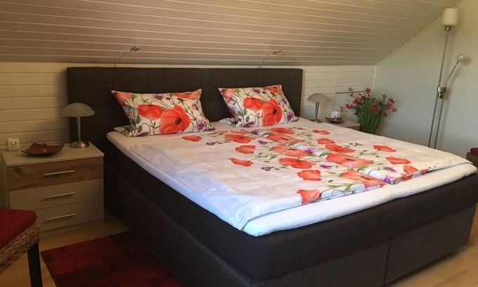 Wasserzell Apartamento | Apartamento amueblado con gusto con un gran balcón para horas acogedoras