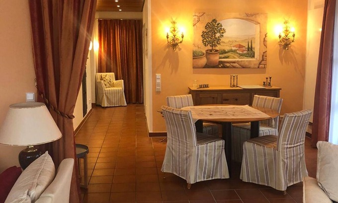 Altdorf bei Nuernberg Apartamento | Liebevoll Eingerichtetes Ferienhaus mit Terrasse und Kamin