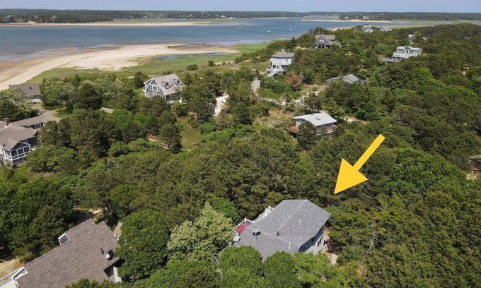 Wellfleet Casa | Lieutenant's Island Treehouse Getaway