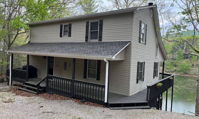 Blairsville Casa | Life at the Lake House!-On Nottley Lake