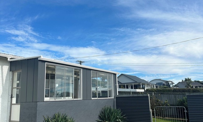 Kakanui Casa | Life by the sea! Enjoy tranquil views and all-day sun.