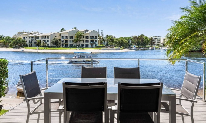 Noosaville Apartamento | Life doesn't get Much Better at this Noosa River Front Townhouse