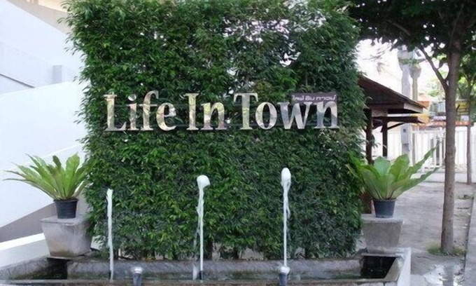 Wua Lai Hotel | Life In Town Chiangmai
