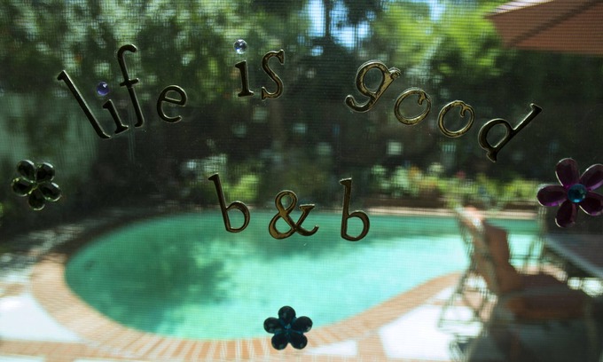 Sherman Oaks Cama Y Desayuno | Life is Good Bed and Breakfast