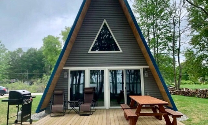 Au Gres Apartamento | Life's a Hoot-Cabaña-Vista al Lago-Baño Privado