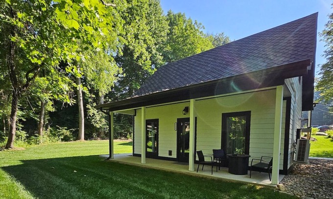 Brevard Cabina | Life's Good Retreat Bear Cottage