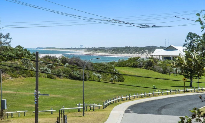 Ledge Point Casa | Life’s about living on the edge and enjoying the view!
