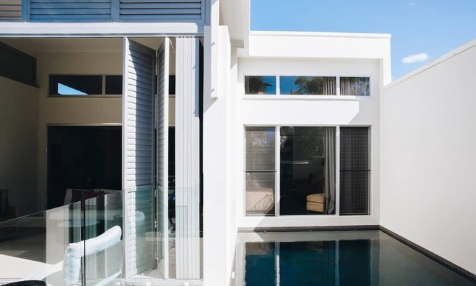 Parrearra Casa | Lifestyle and Location on The Island at Kawana