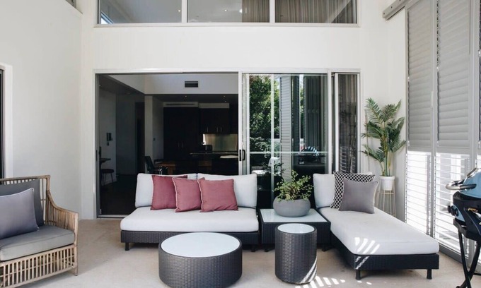 Parrearra Casa | Lifestyle and Location on 'The Island' at Kawana