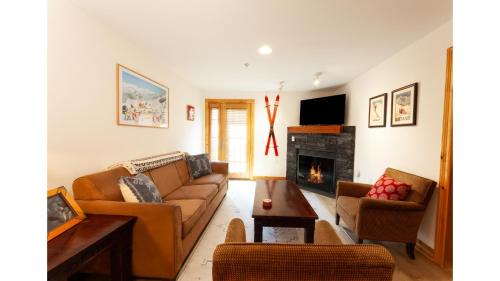 Taos Ski Valley Casa | Lift 1 Lookout - NEW PROPERTY - WiFi - Ski Locker - Mountain Views - Shops - Restaurants