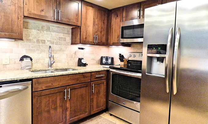 Steamboat Springs Condominio | Lift Tickets Newly Remodeled Sleeps 8 Pool, Hot Tubs,fireplace, Private Deck