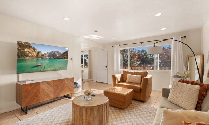 Stockton Casa | Light & Airy - Close to DT, Petco, & Little Italy!