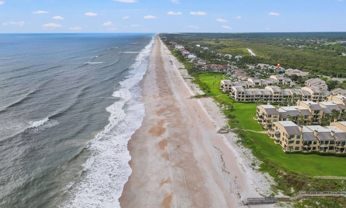 Sawgrass Apartamento | Light, Airy Luxury Condo Steps from Private Beach-EXTERIOR BUILDING CONSTRUCTION