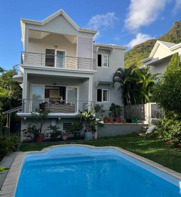 La Preneuse Casa | Light & Airy Seaview Duplex