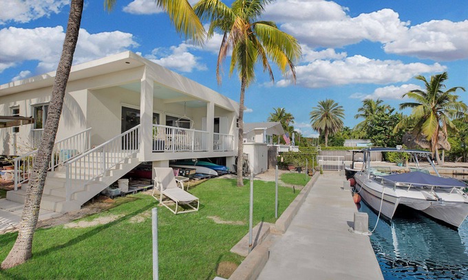 Key Largo Casa | Light & Bright 2-Bedroom Home + Office, Oceanside Canal, MM105, Upper Key Largo