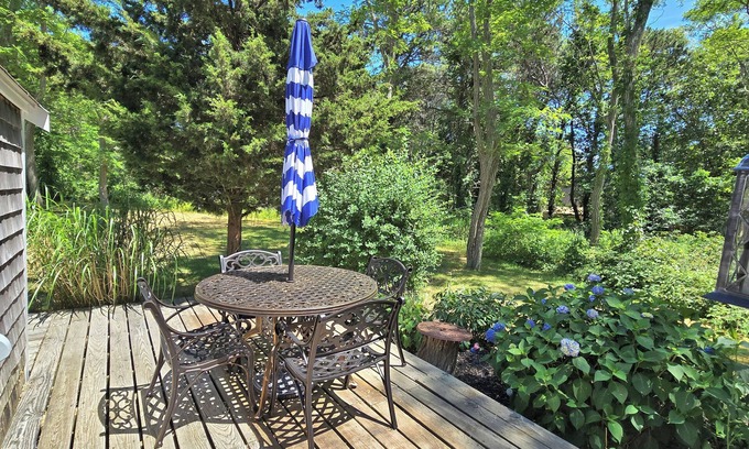 Wellfleet Cabaña | Light & Bright 2BD Cottage--A/C, Deck, Walk to Powers Landing or Mayo Beach