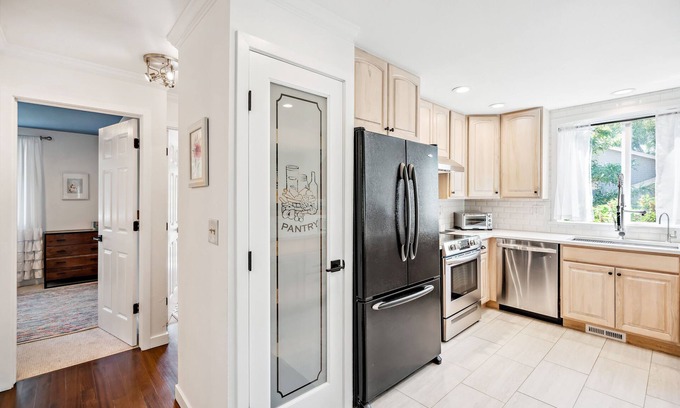 Louisville Casa | Light, bright and clean 3-bed house in downtown Louisville by parks & open space