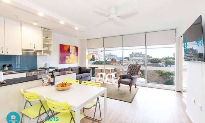 Elizabeth Bay Apartamento | Light Filled 1BR Retreat with Car Park & Pool