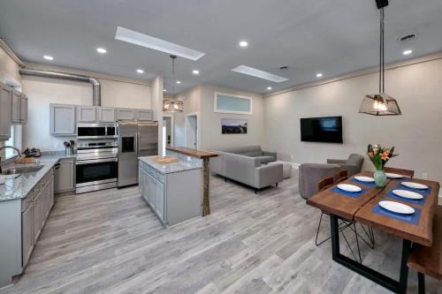 Roanoke Apartamento | Light-filled adventure loft
