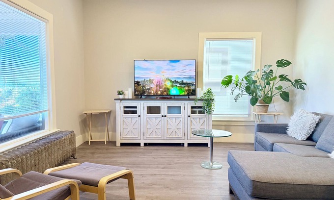 Wallingford Apartamento | Light filled apt in Historic Home by UW & Downtown