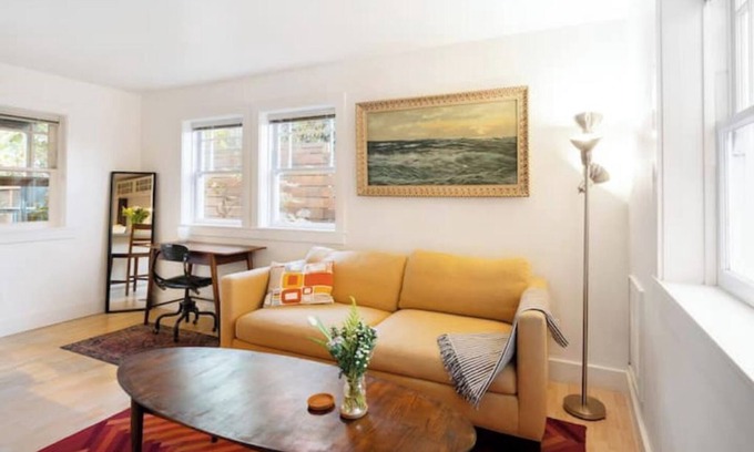 Bushrod Condominio | Light-filled home with great outdoor space