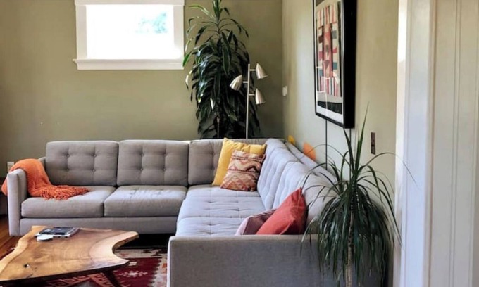 Emeryville Casa | Light-filled spacious home with lovely gardens
