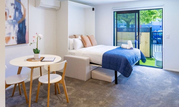 Sydenham Casa | Light-Filled Studio Close to South City Mall