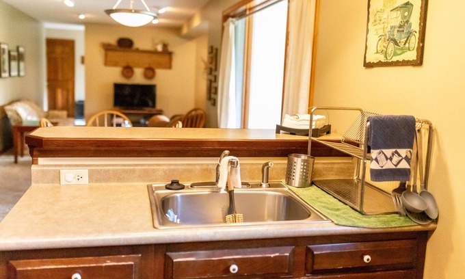 Prior Lake Casa | Light Spacious 2BD/1BA Private Destination Getaway