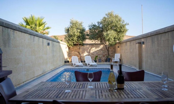 Gharb Casa | Lighthouse Accommodations - Ta' Clive Farmhouse