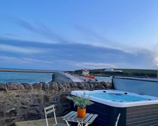 Central Aberdeen Casa | Lighthouse Cottage With Hottub